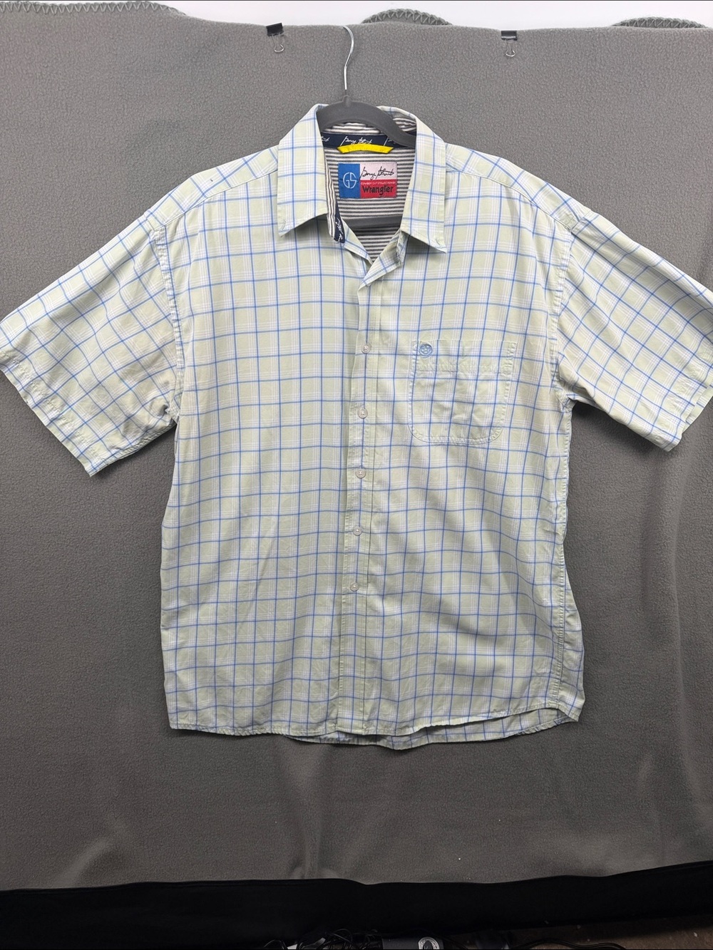 Wrangler Short Sleeve Button-Down Shirt in Cream and Blue Plaid A29